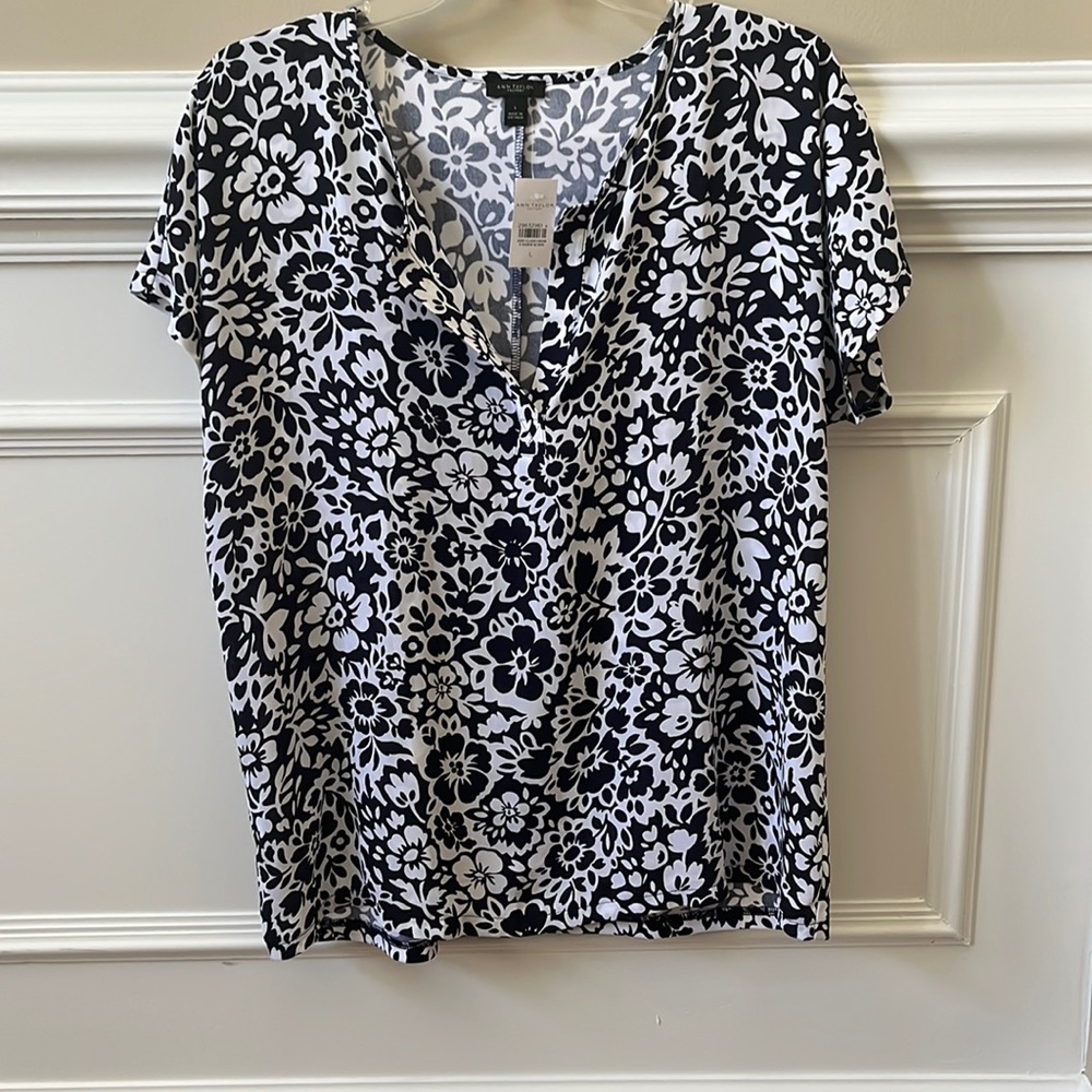 NWT Ann Taylor Factory Flower Short Sleeve Large Blouse